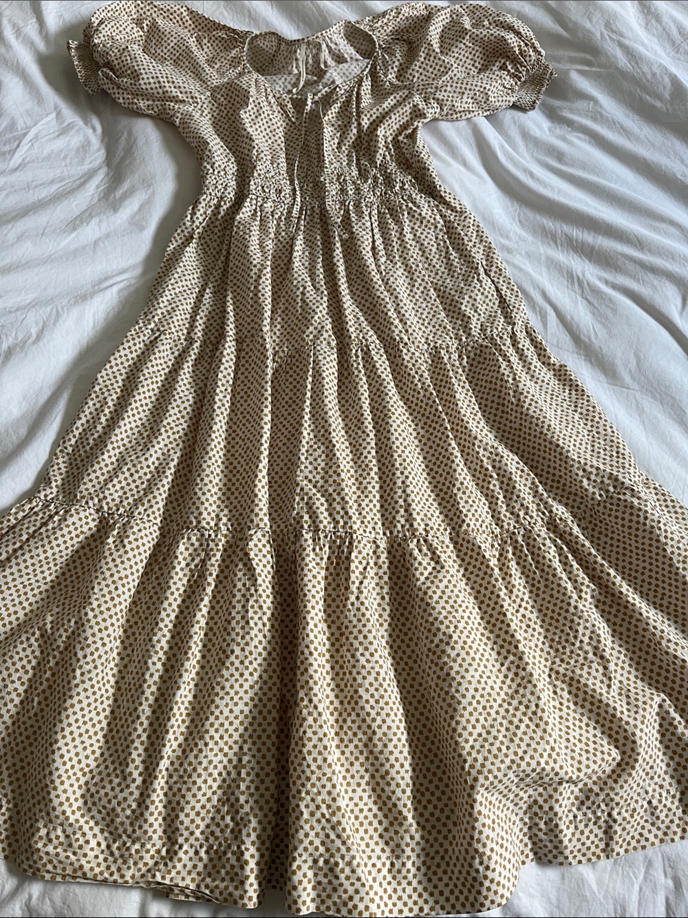 Anthropologie Somerset Puff-Sleeve Maxi Dress white beige abstract polka dot